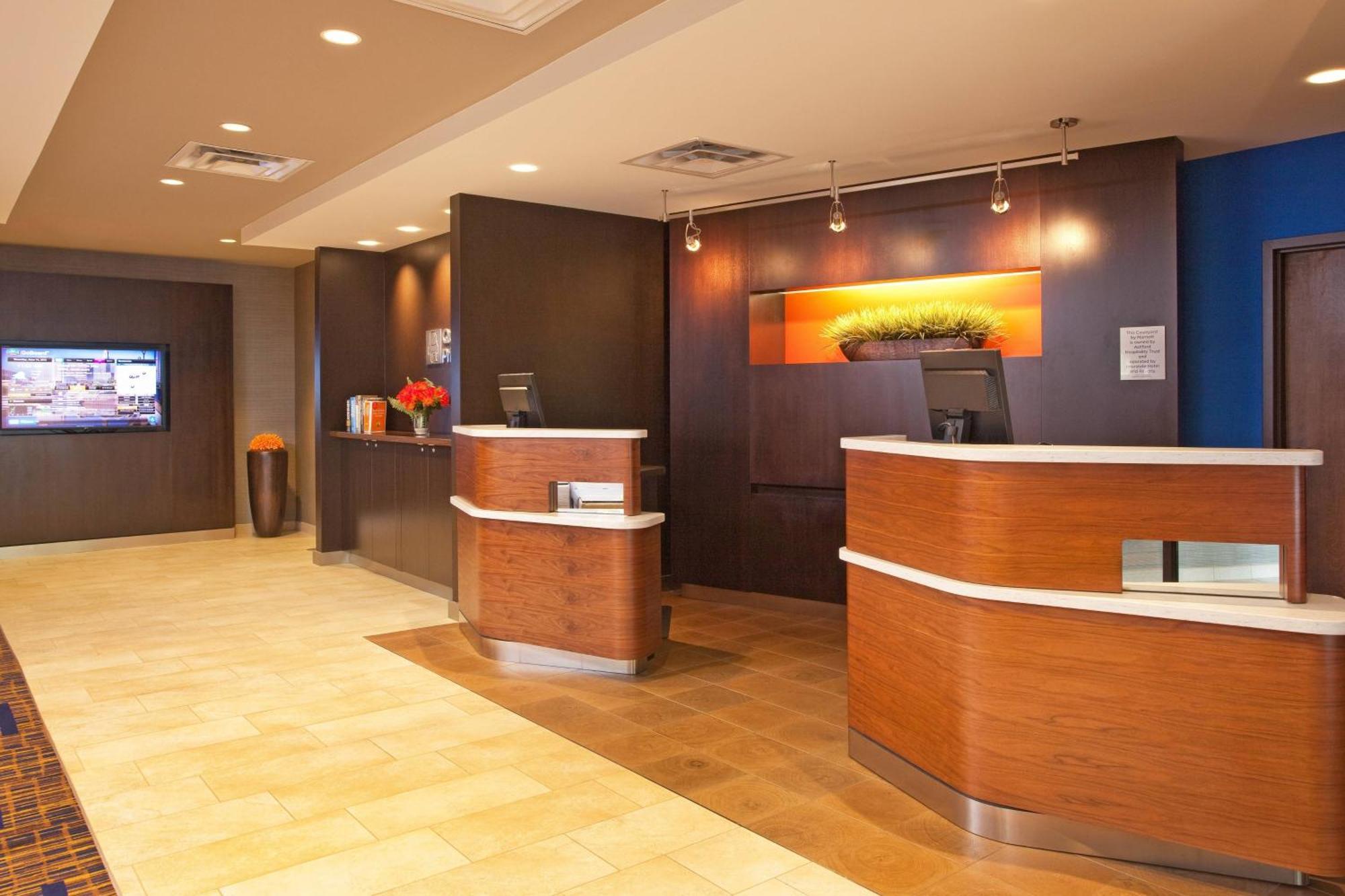Courtyard Hartford Манчестър Екстериор снимка