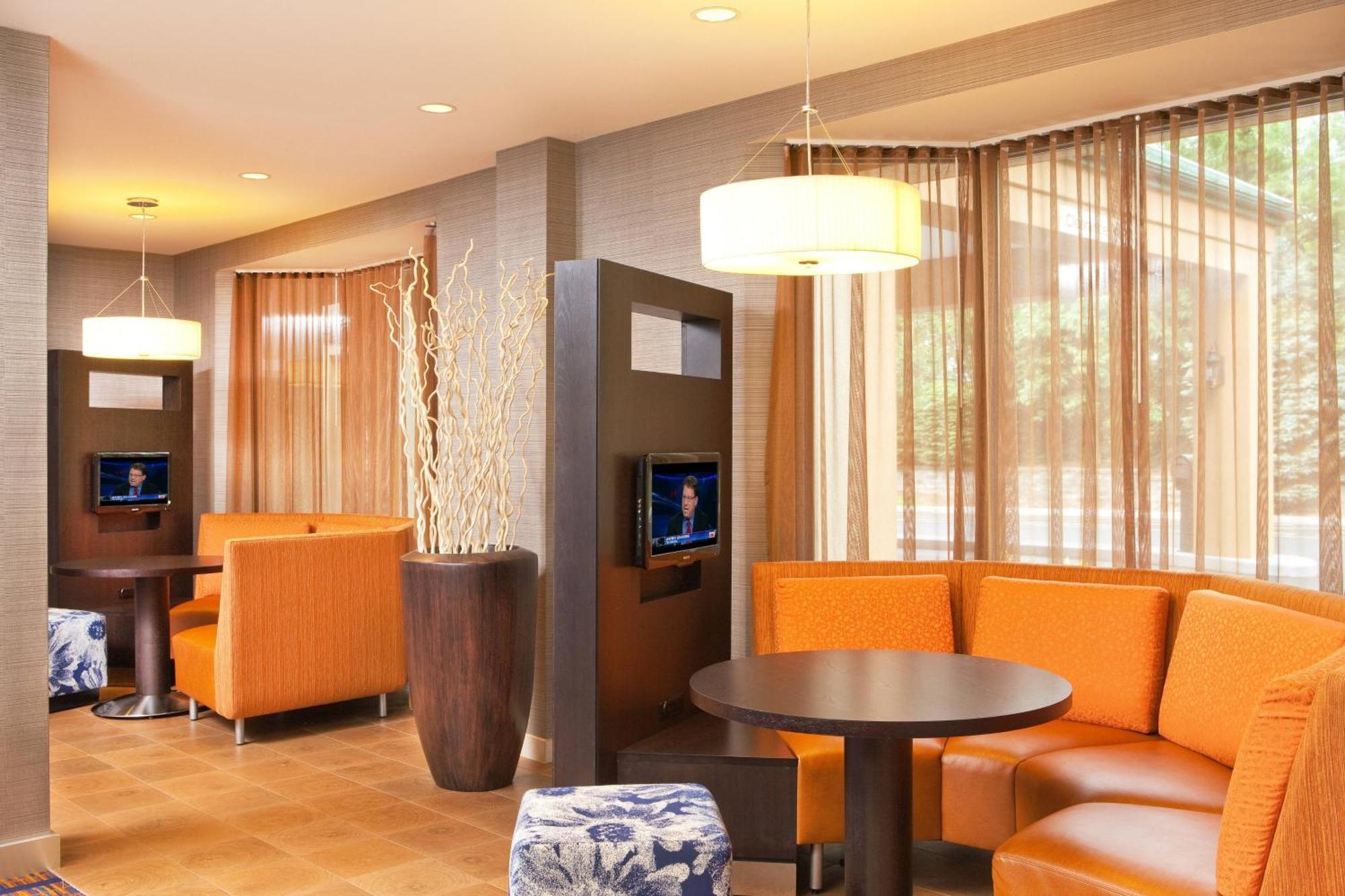 Courtyard Hartford Манчестър Екстериор снимка