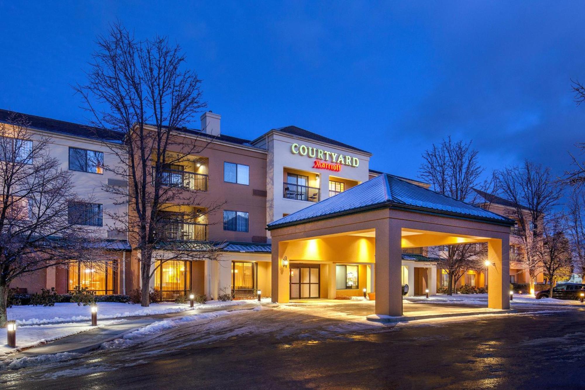 Courtyard Hartford Манчестър Екстериор снимка