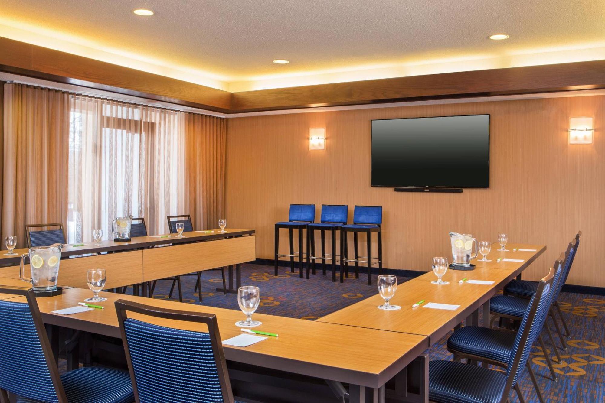 Courtyard Hartford Манчестър Екстериор снимка