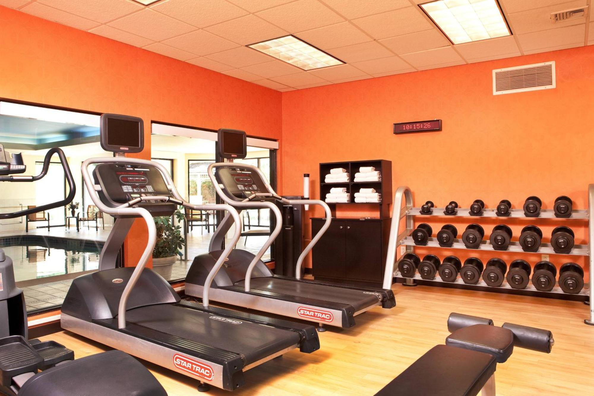 Courtyard Hartford Манчестър Екстериор снимка