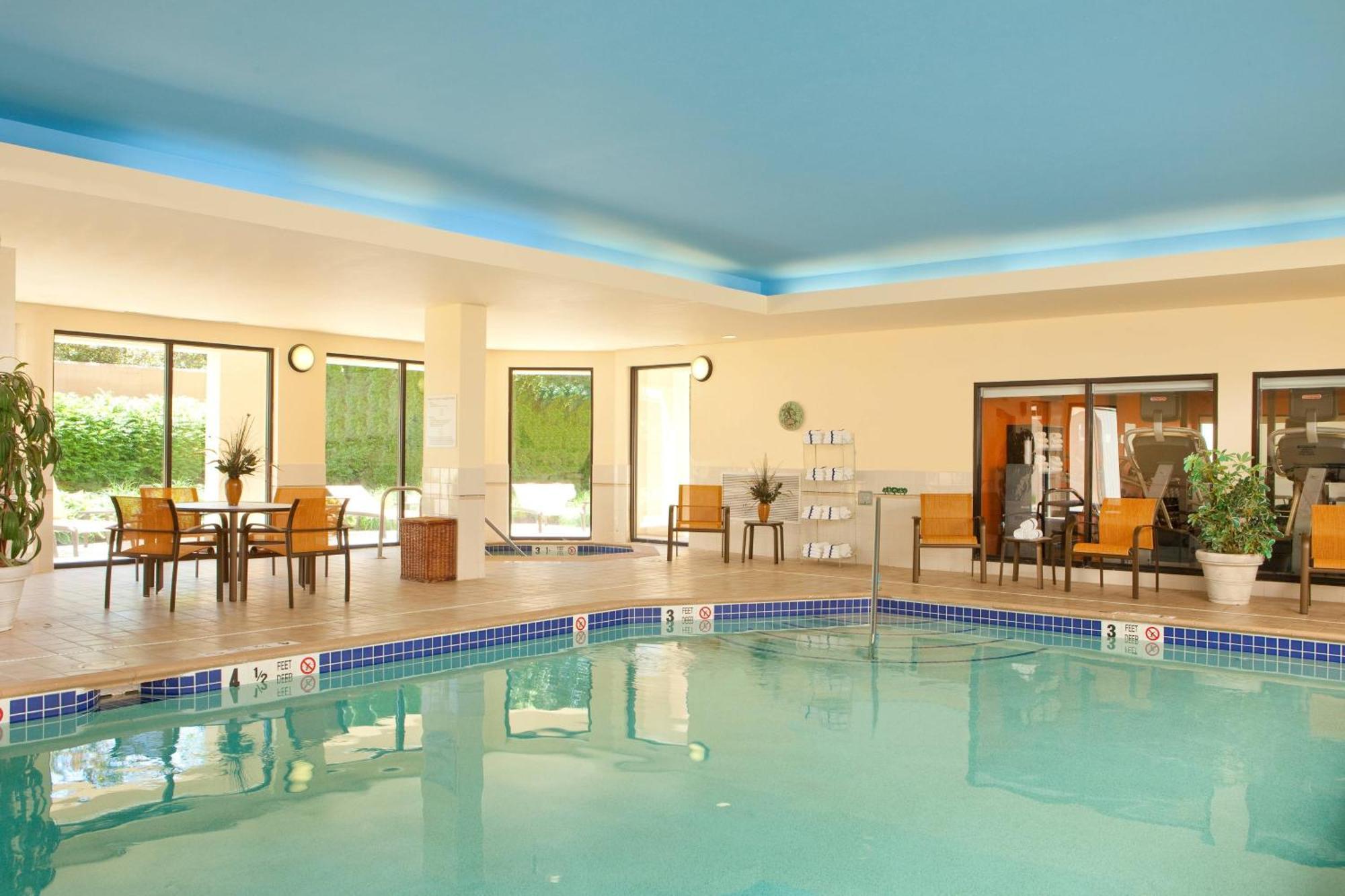 Courtyard Hartford Манчестър Екстериор снимка