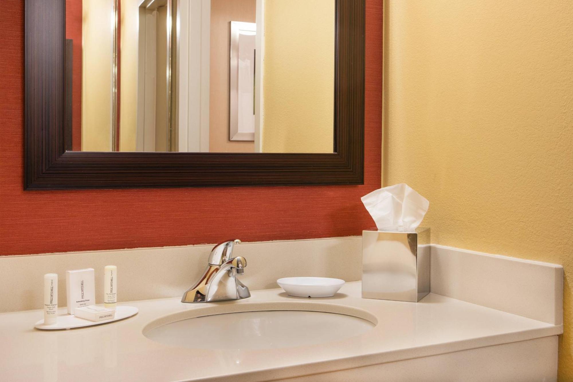 Courtyard Hartford Манчестър Екстериор снимка