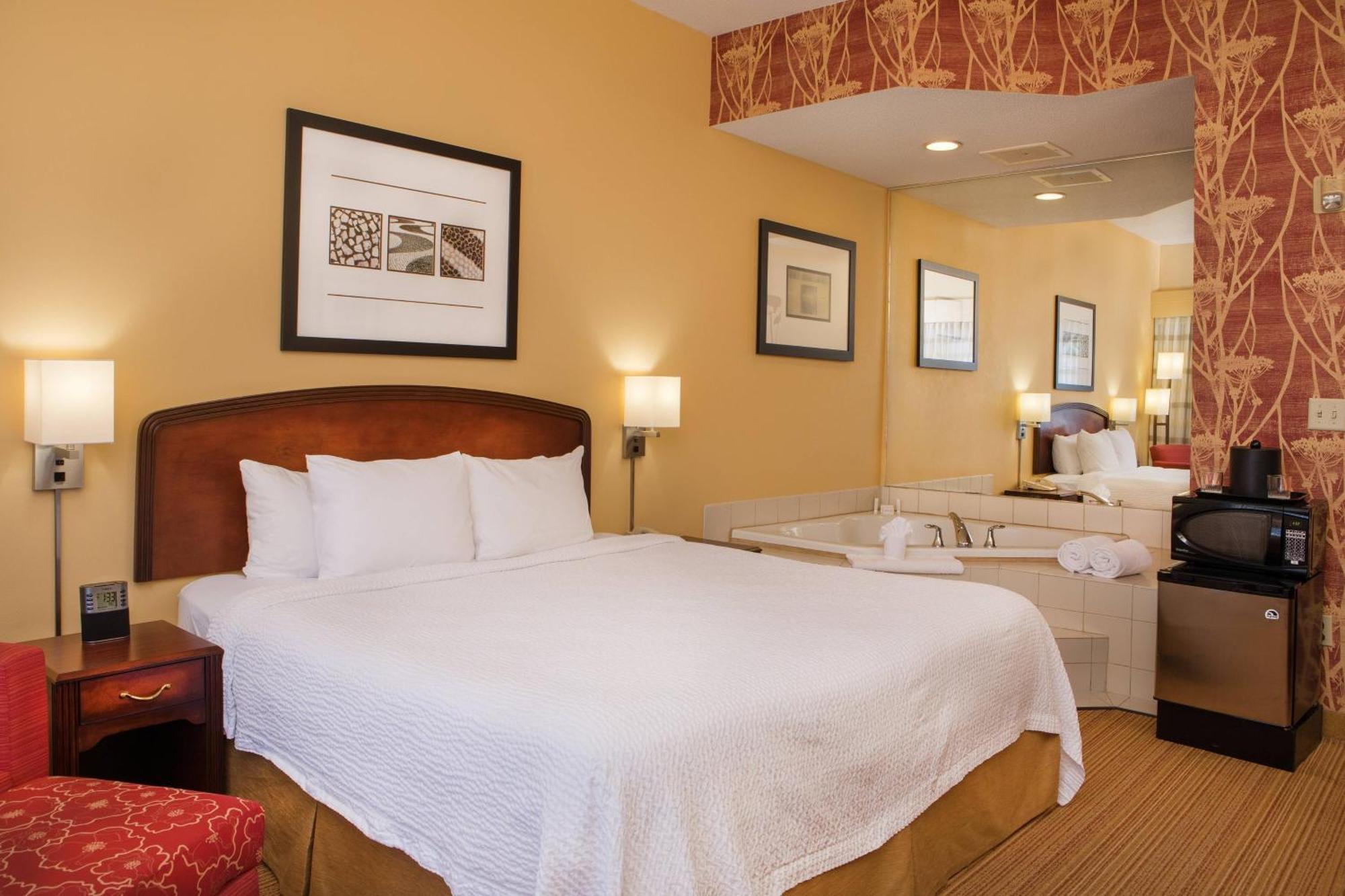Courtyard Hartford Манчестър Екстериор снимка