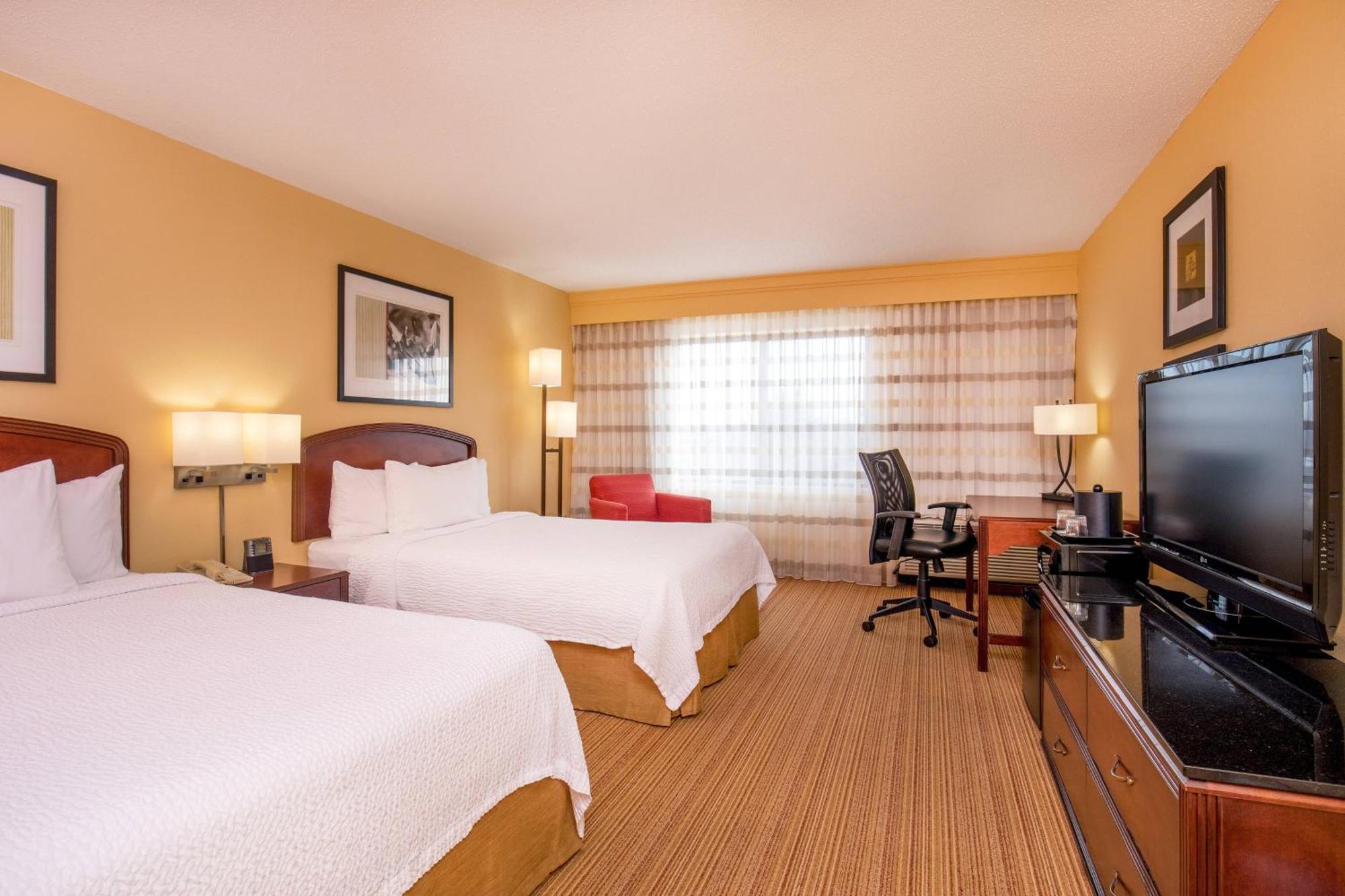 Courtyard Hartford Манчестър Екстериор снимка