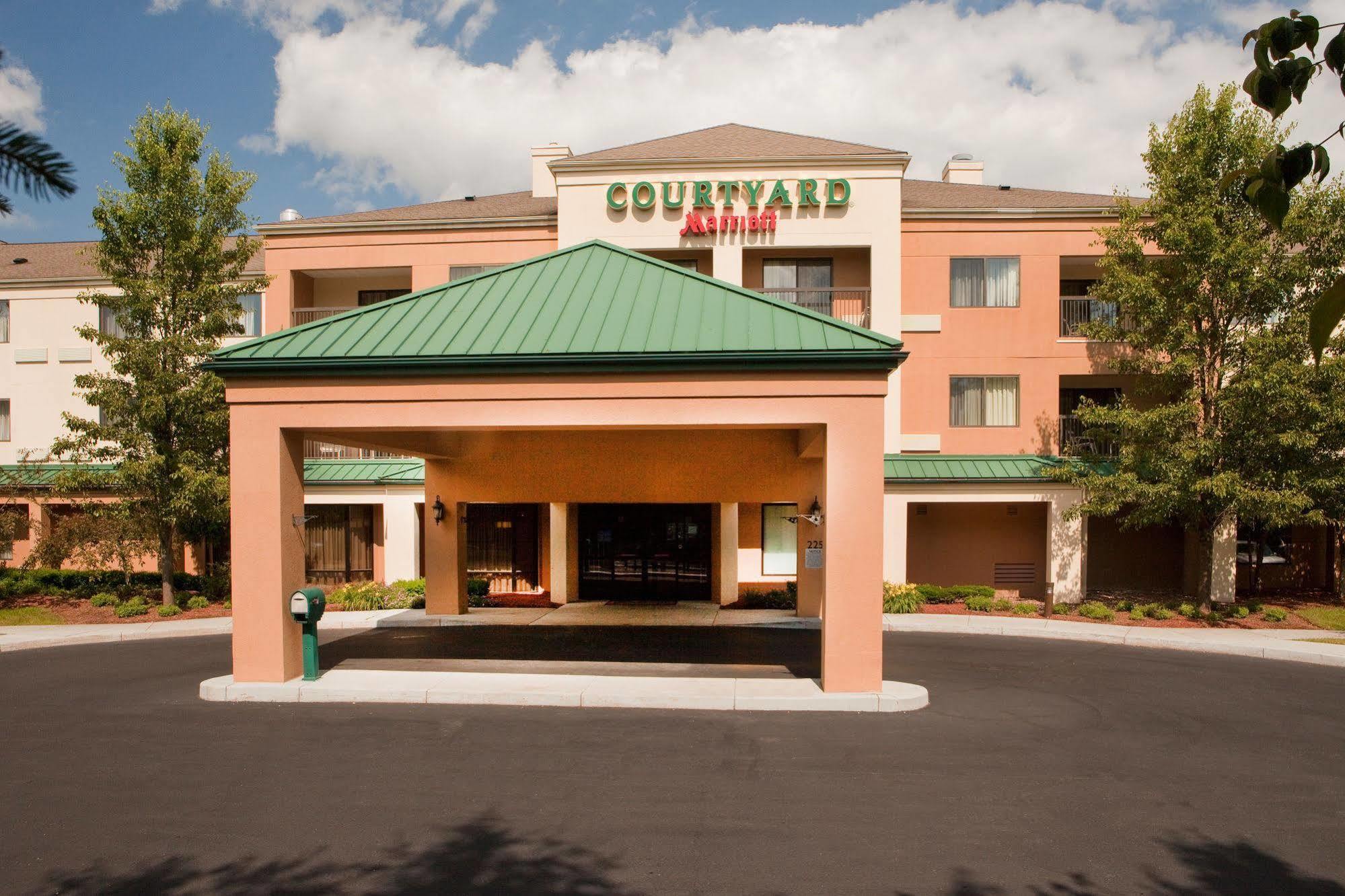 Courtyard Hartford Манчестър Екстериор снимка